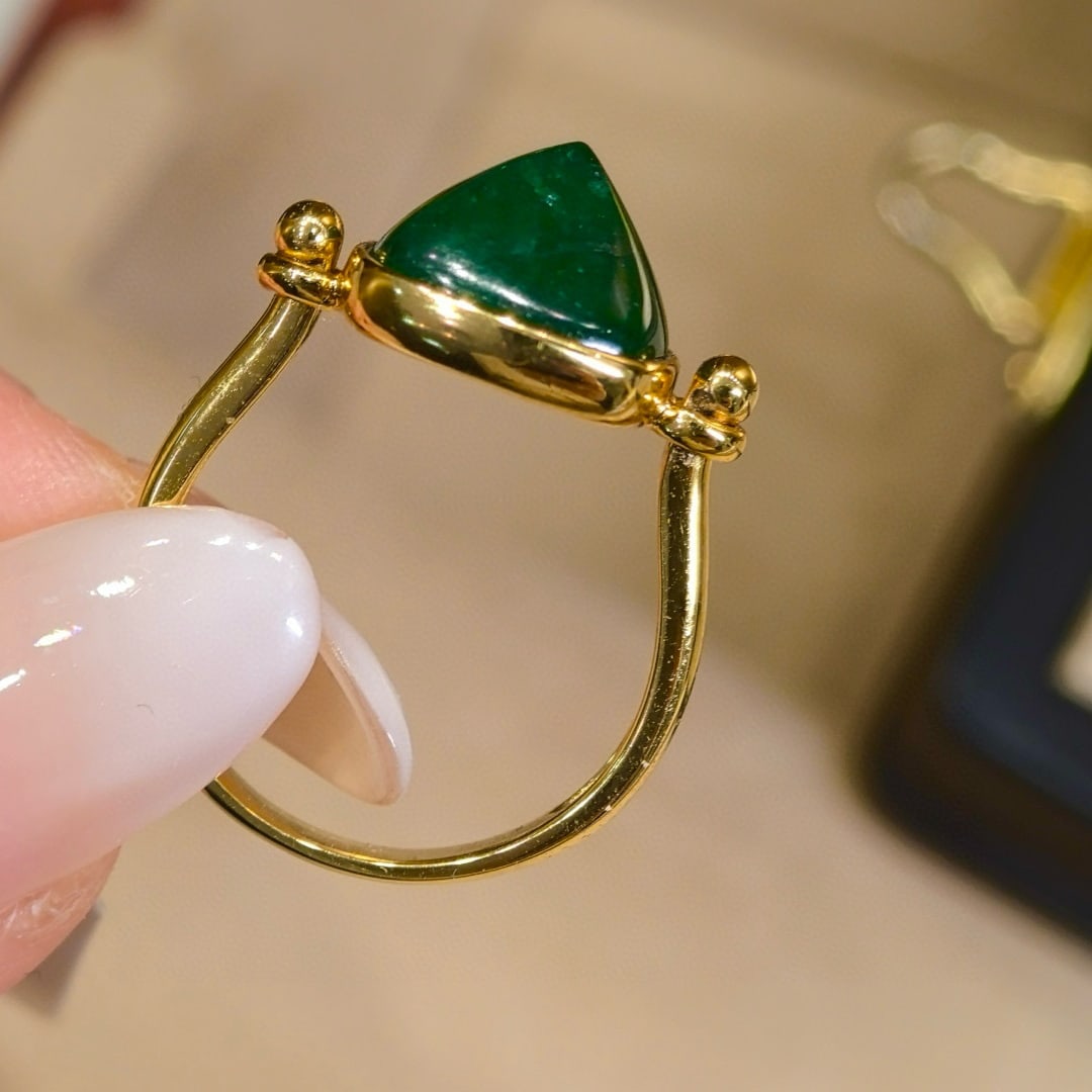 14k Gold 6.51 Ct Vivid Green Natural Emerald Ring - 3