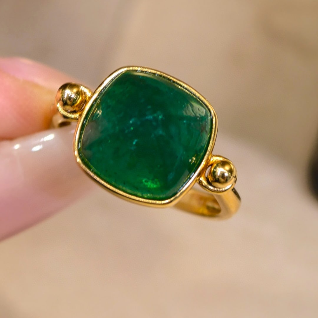 14k Gold 6.51 Ct Vivid Green Natural Emerald Ring - 4