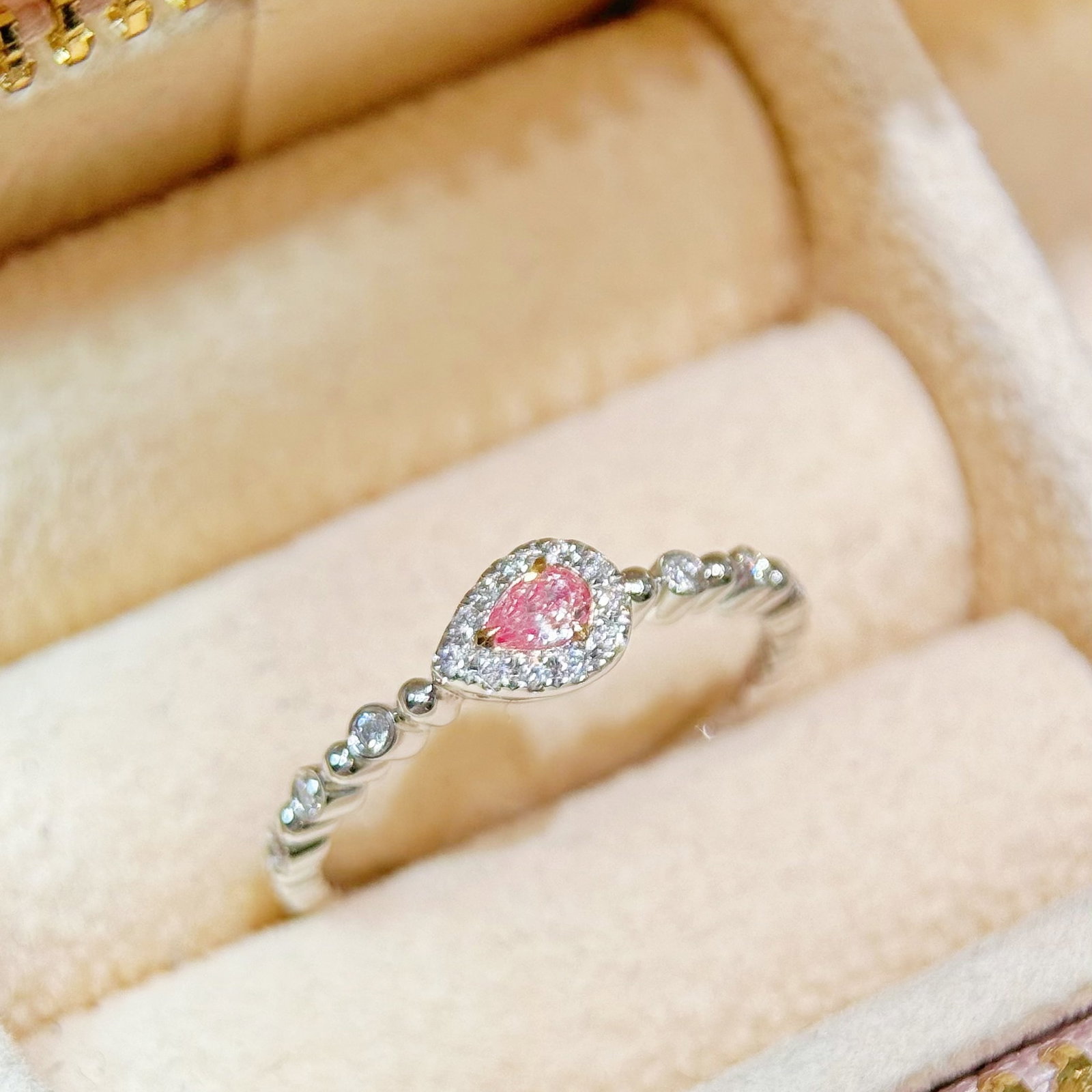 14k Gold 0.18 Ctw Natural Pink Diamond & Diamond Ring: Ref:230998359 // gold content:14k gold // ring size:7. 25us // // main gemstone:pink diamond // shape:pear // carat weight:0. 10ct // color:pink // treatment:natural // // adjacent gemstone 2 : diamon