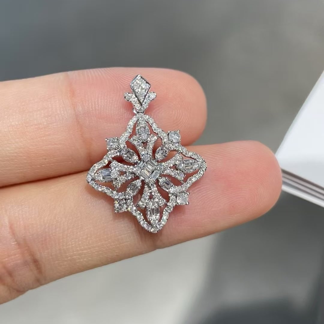 14k Gold 0.5 Ct Natural H Diamond Pendant( Without Chain ): Ref:230998357 // gold content:14k gold // main gemstone:diamond // shape:multiply // carat weight:0. 5ct // clarity grade:vs-si // color:h // treatment:natural // Low Estimate: 2400 Condition: New Hig