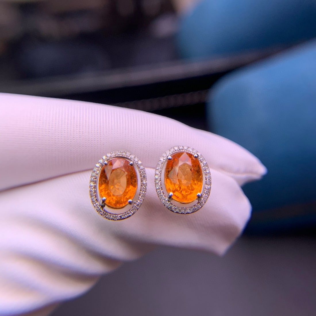 14k Gold 3.8 Ct Natural Spessartine & Diamond Earrings: Ref:230998367 // gold content:14k gold // main gemstone:spessartine // shape:oval // carat weight:3. 8ct // color:orange // treatment:natural // // adjacent gemstone 2 : diamond // shape:round // clar
