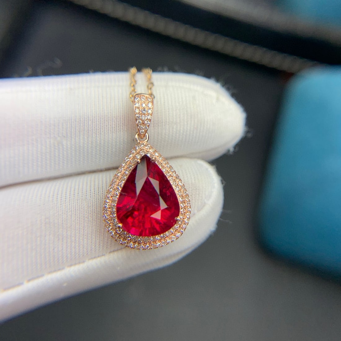 14k Gold 3.6 Ct Natural Tourmaline & Diamond Pendant( Without Chain ): Ref:230998368 // gold content:14k gold // main gemstone:tourmaline // shape:pear // carat weight:3. 6ct // color:red // treatment:natural // // adjacent gemstone 2 : diamond // shape:round // clarity