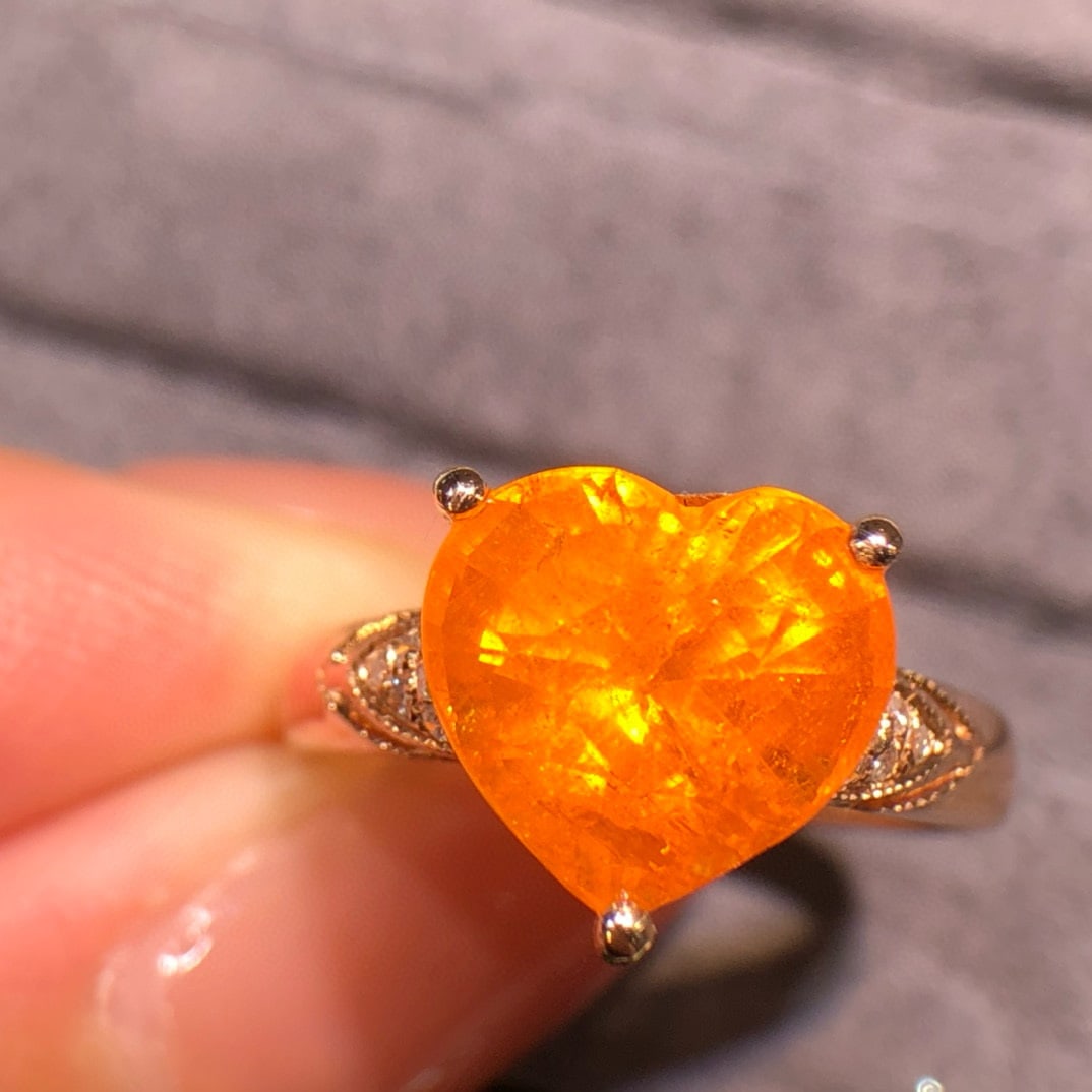 14k Gold 6.15 Ct Natural Spessartine & Diamond Ring: Ref:230998366 // gold content:14k gold // ring size:7. 25us // // main gemstone:spessartine // shape:heart // carat weight:6. 15ct // color:orange // treatment:natural // // adjacent gemstone 2 :