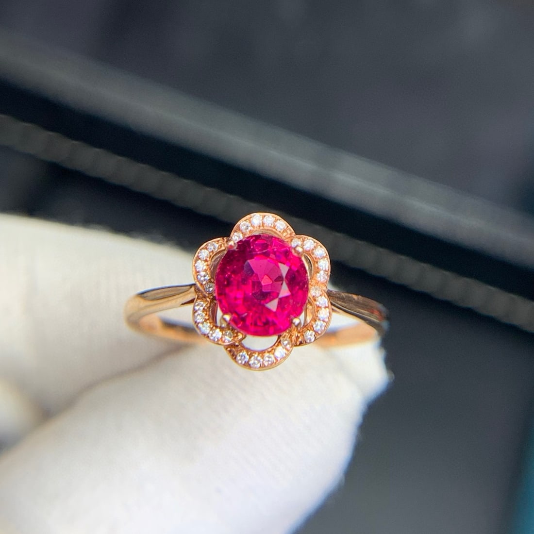 14k Gold 1.5 Ct Natural Tourmaline & Diamond Ring: Ref:230998371 // gold content:14k gold // ring size:7. 25us // // main gemstone:tourmaline // shape:oval // carat weight:1. 5ct // color:red // treatment:natural // // adjacent gemstone 2 : diamond