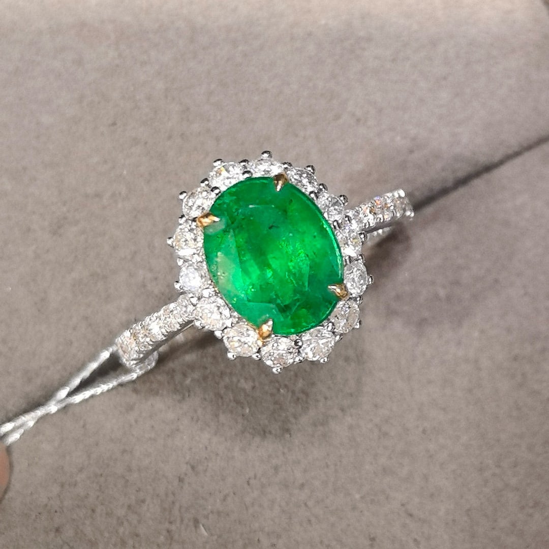 14k Gold 2.70 Ctw Vivid Green Natural Emerald & Diamond Ring - 2