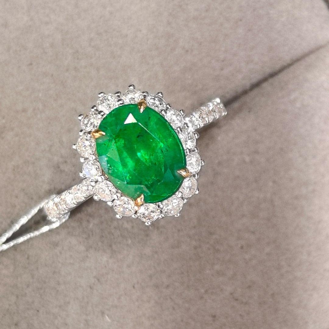 14k Gold 2.70 Ctw Vivid Green Natural Emerald & Diamond Ring - 3