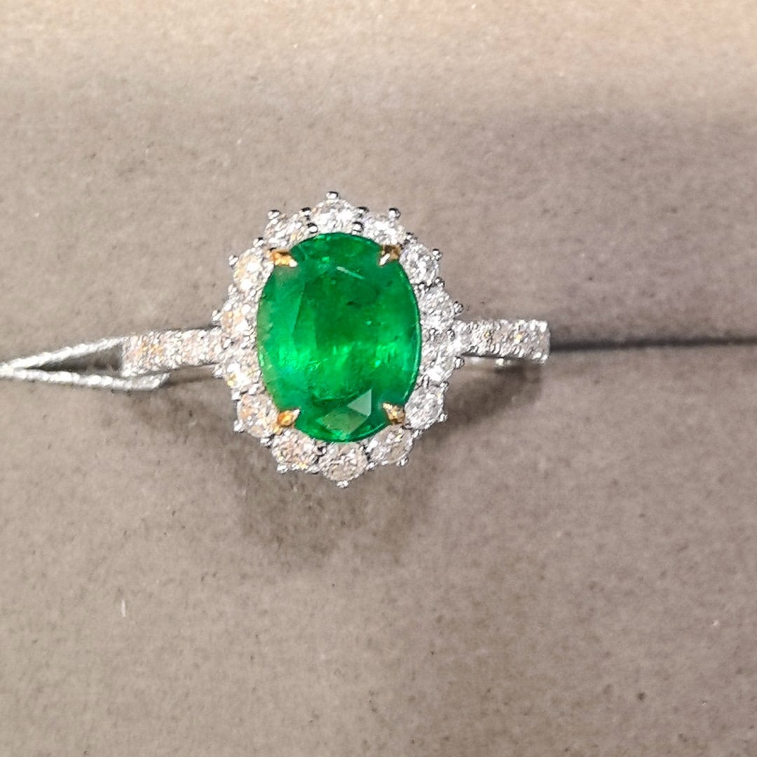 14k Gold 2.70 Ctw Vivid Green Natural Emerald & Diamond Ring - 4