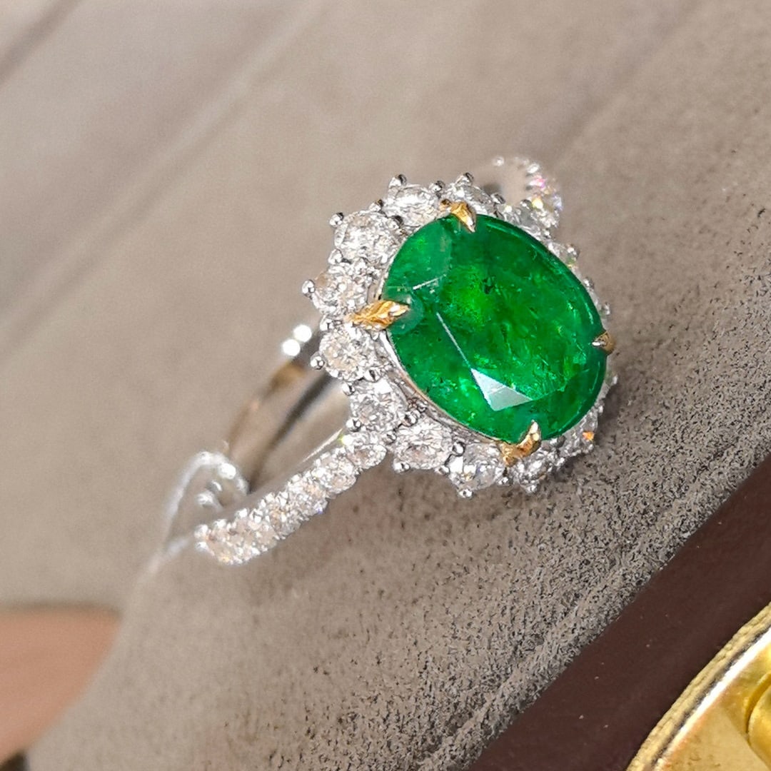 14k Gold 2.70 Ctw Vivid Green Natural Emerald & Diamond Ring - 5