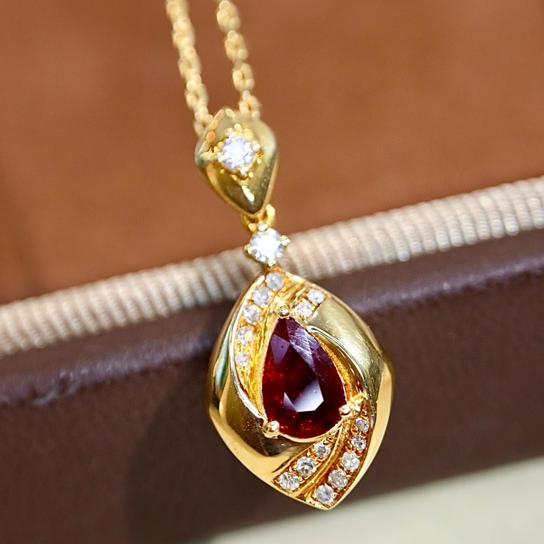 14k Gold 0.52 Ctw Vivid Red Natural Ruby & Diamond Pendant( Without Chain ): Ref:230998378 // gold content:14k gold // main gemstone:ruby // shape:pear // carat weight:0. 4ct // color:vivid red // treatment:natural // // adjacent gemstone 2 : diamond // shape:round // carat