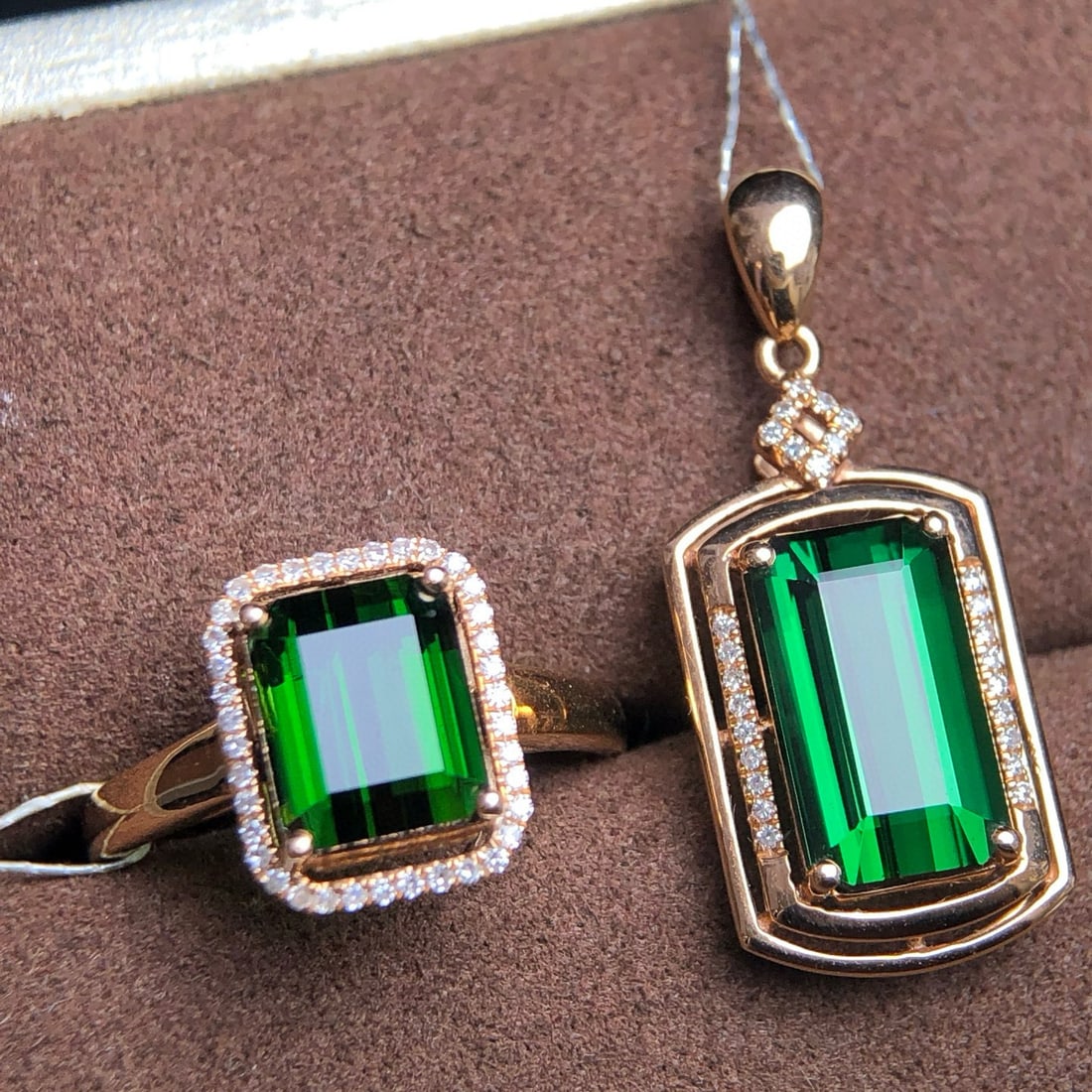 14k Gold 7.36 Ct Natural Tourmaline & Diamond Jewelry Set: Ref:230998373 // gold content:14k gold // ring size:7. 25us // // pendant(without chain) // main gemstone:tourmaline // shape:octagonal // carat weight:4. 56ct // color:green // treatment:natural //