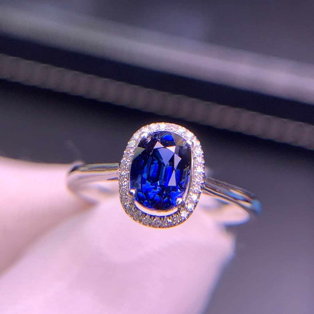 14k Gold 1.22 Ct Natural Sapphire & Diamond Ring: Ref:230998383 // gold content:14k gold // ring size:7. 25us // // main gemstone:sapphire // shape:oval // carat weight:1. 22ct // color:royal blue // treatment:natural // // adjacent gemstone 2 : diam