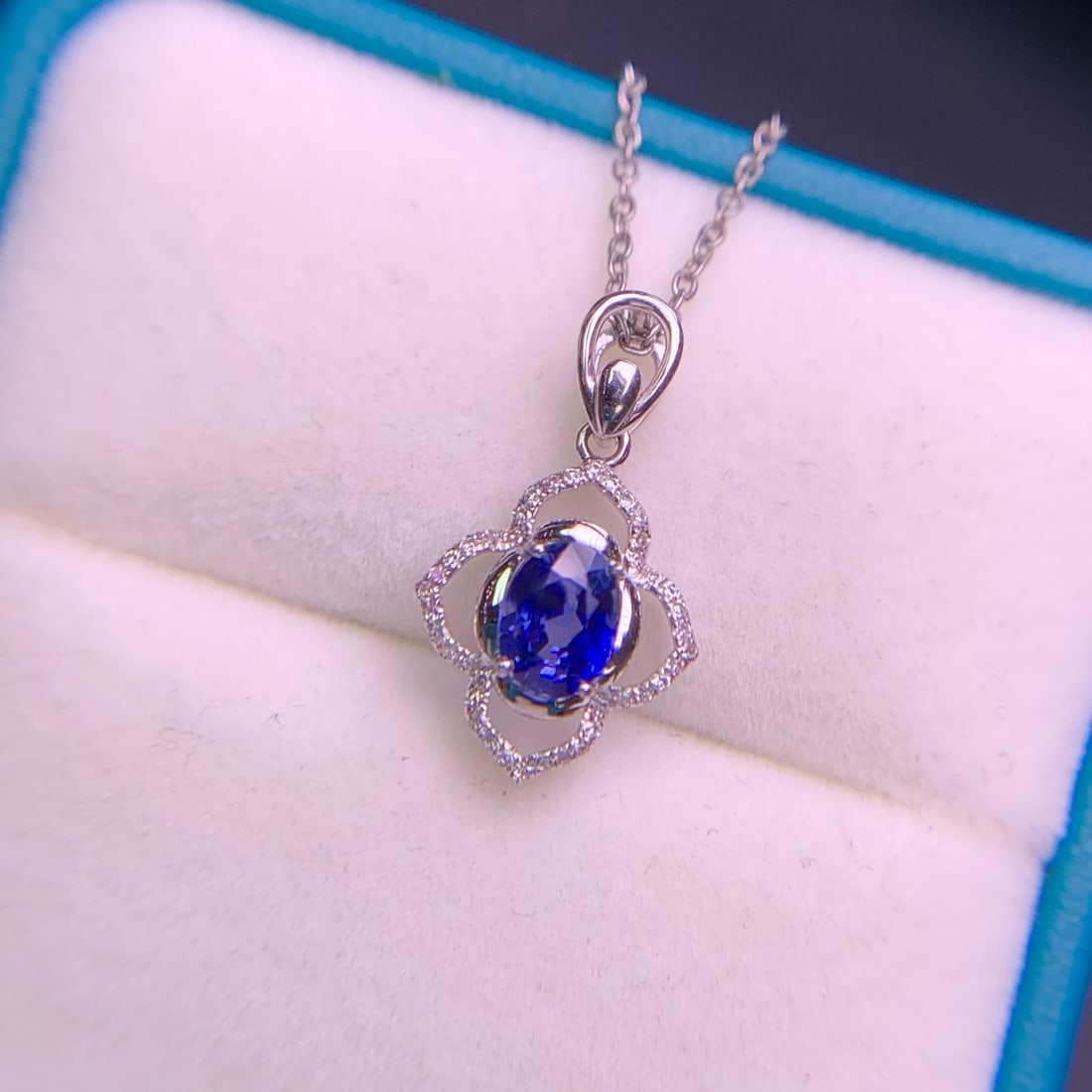 14k Gold 0.76 Ct Natural Sapphire & Diamond Pendant( Without Chain ): Ref:230998384 // gold content:14k gold // main gemstone:sapphire // shape:oval // carat weight:0. 76ct // color:royal blue // treatment:natural // // adjacent gemstone 2 : diamond // shape:round //