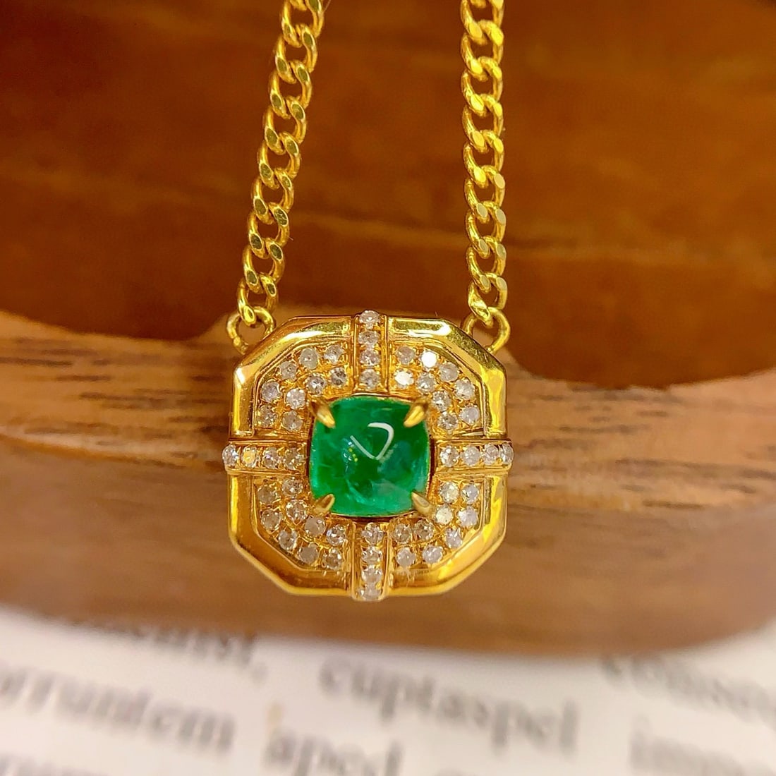14k Gold 0.7 Ct Vivid Green Natural Emerald & Diamond Necklace - 2