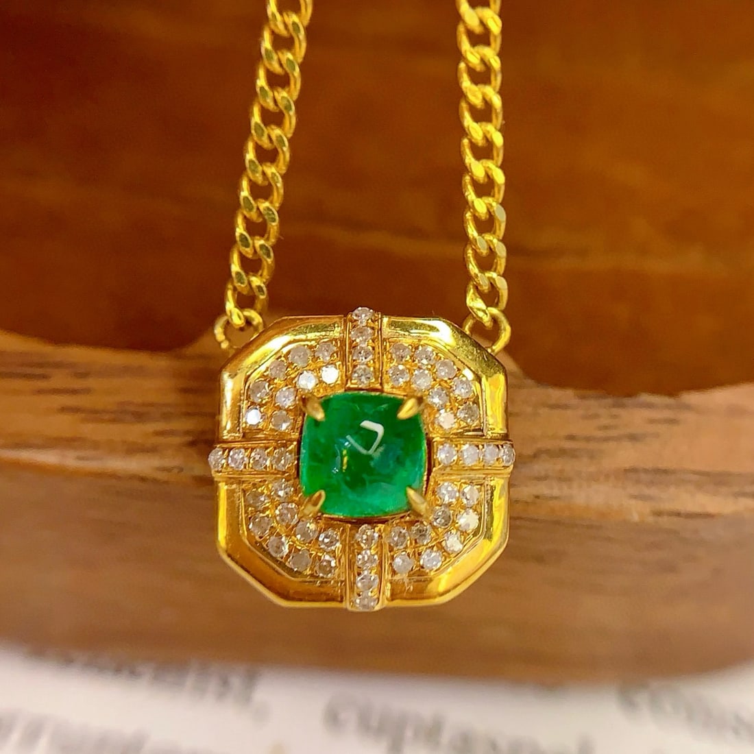 14k Gold 0.7 Ct Vivid Green Natural Emerald & Diamond Necklace - 3