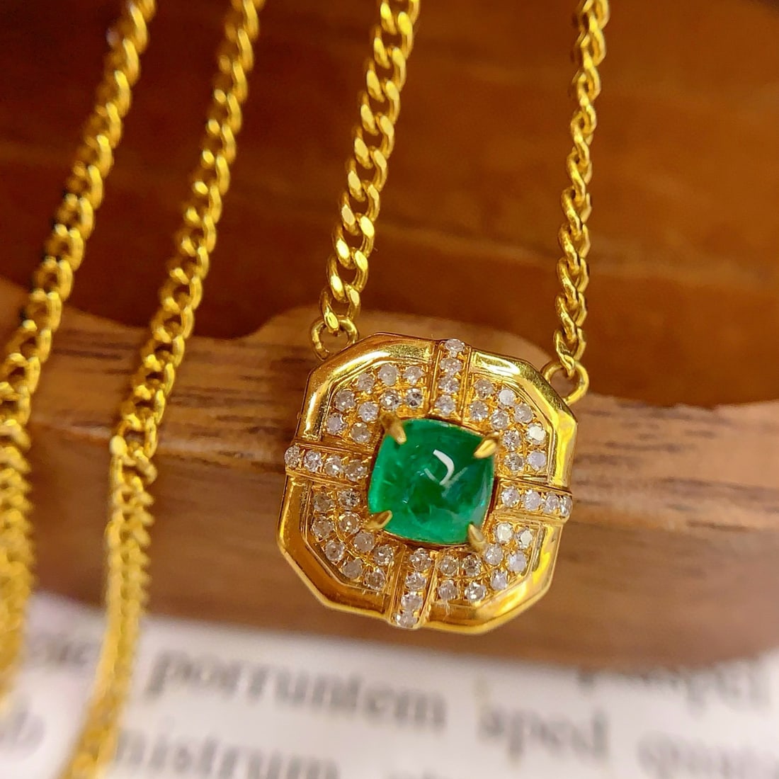 14k Gold 0.7 Ct Vivid Green Natural Emerald & Diamond Necklace - 4