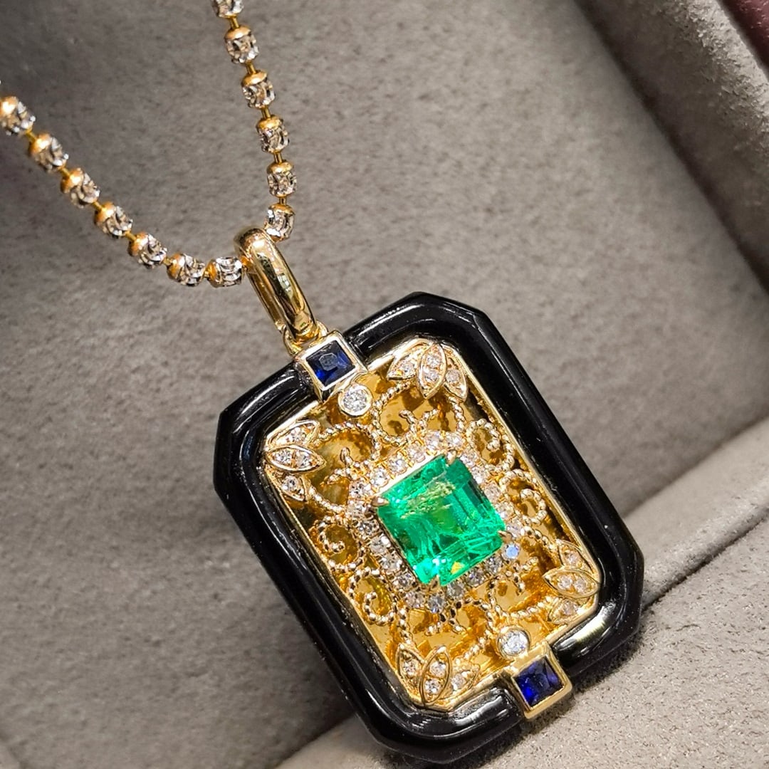 14k Gold 1.12 Ctw Vivid Green Natural Emerald & Diamond Pendant( Without Chain ) - 2