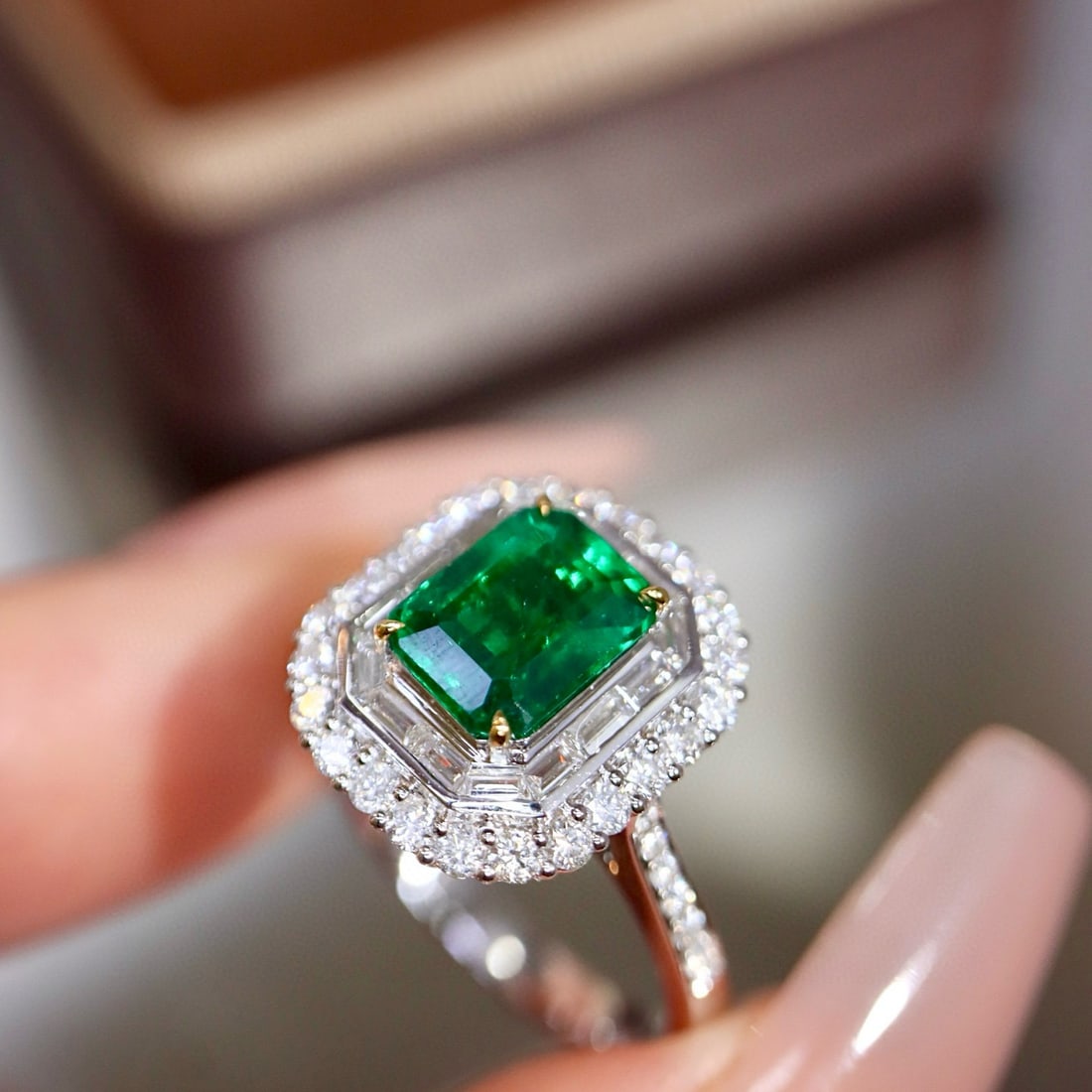 14k Gold 1.48 Ctw Vivid Green Natural Emerald & Diamond Ring - 2