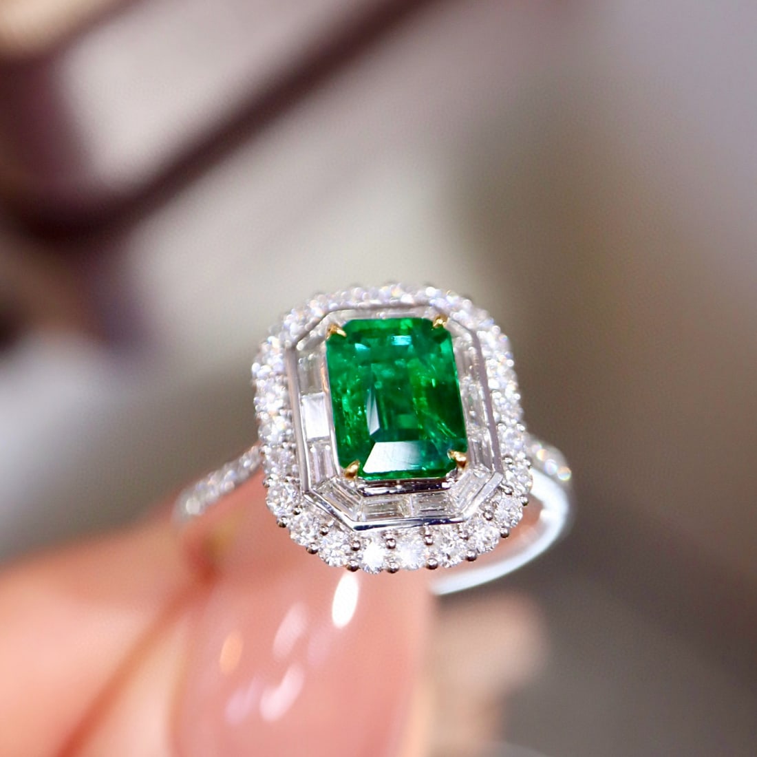 14k Gold 1.48 Ctw Vivid Green Natural Emerald & Diamond Ring - 3