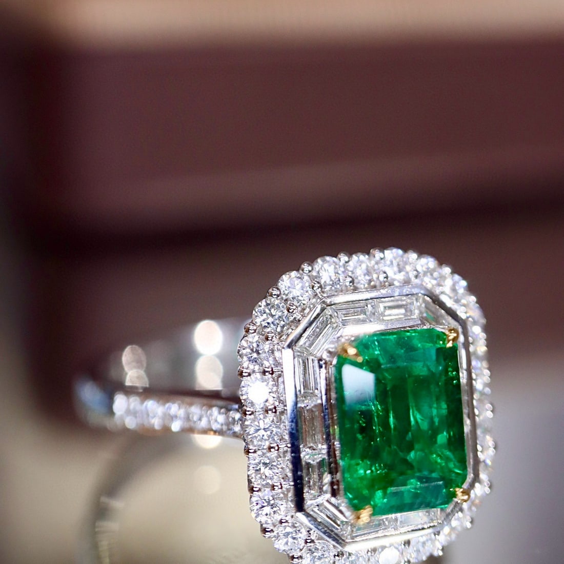 14k Gold 1.48 Ctw Vivid Green Natural Emerald & Diamond Ring - 5