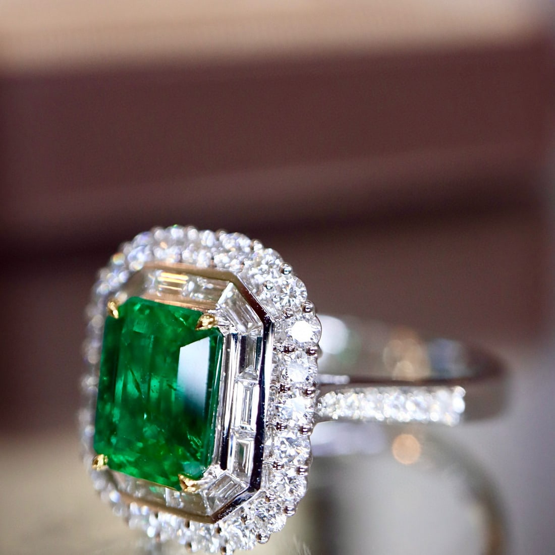 14k Gold 1.48 Ctw Vivid Green Natural Emerald & Diamond Ring - 6