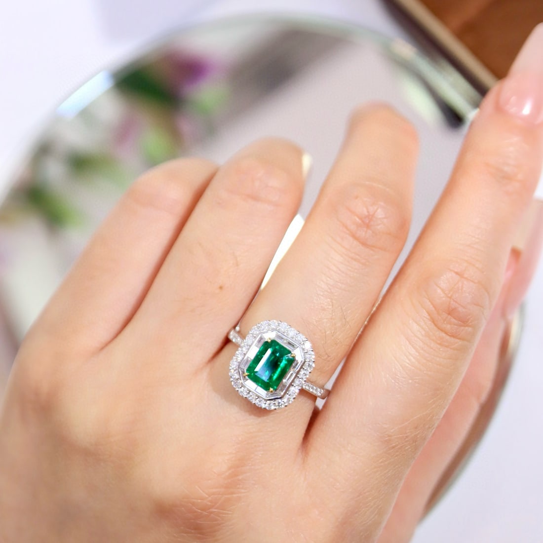 14k Gold 1.48 Ctw Vivid Green Natural Emerald & Diamond Ring - 8