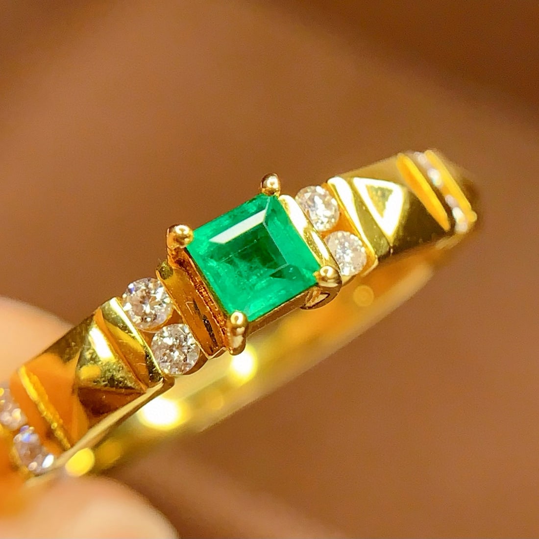 14k Gold 0.35 Ct Vivid Green Natural Emerald & Diamond Ring: Ref:230998397 // gold content:14k gold // ring size:7. 25us // // main gemstone:emerald // shape:square // carat weight:0. 35ct // color:vivid green // treatment:natural // // adjacent gemstone 2 :