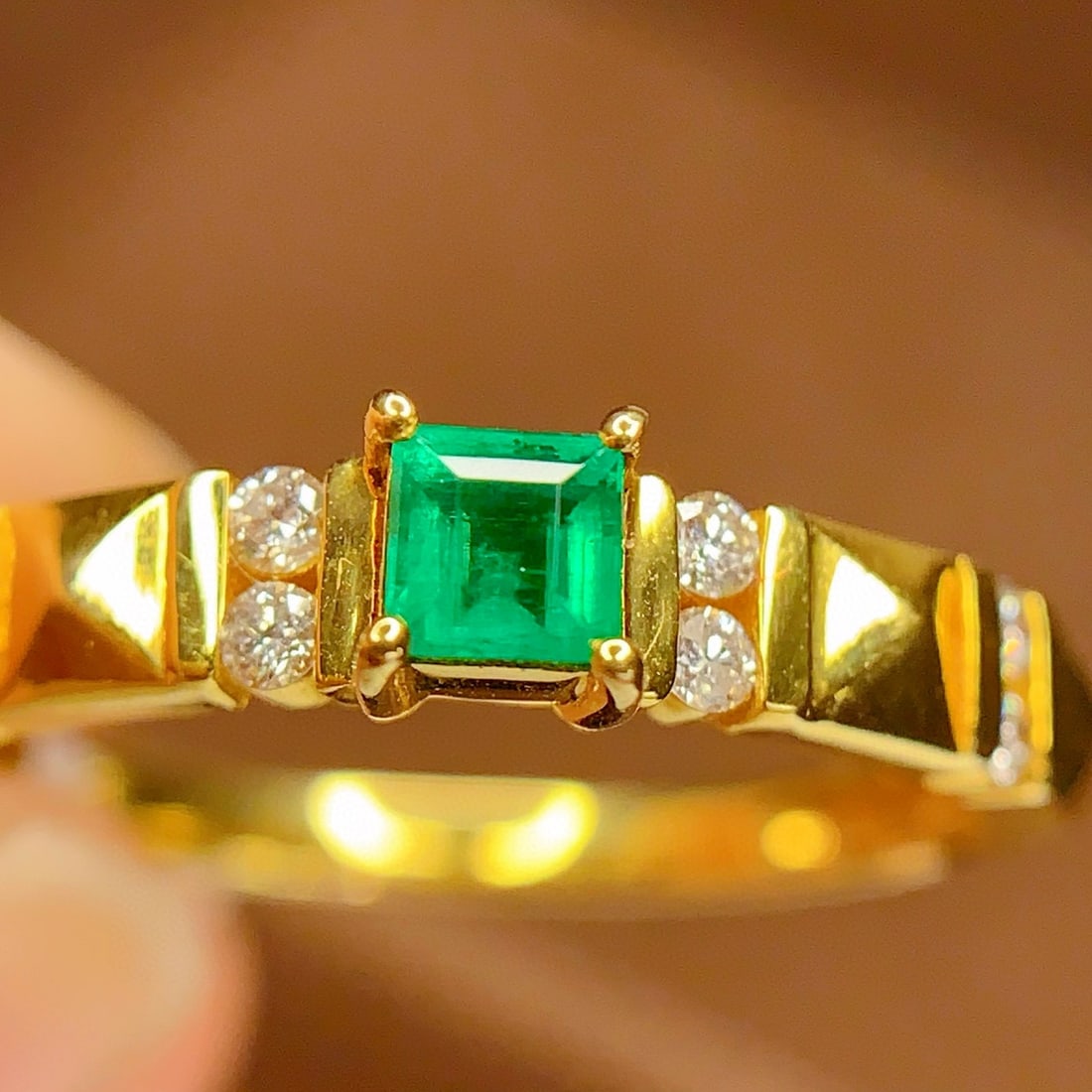 14k Gold 0.35 Ct Vivid Green Natural Emerald & Diamond Ring - 4