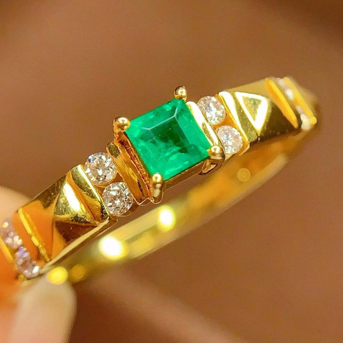 14k Gold 0.35 Ct Vivid Green Natural Emerald & Diamond Ring - 5