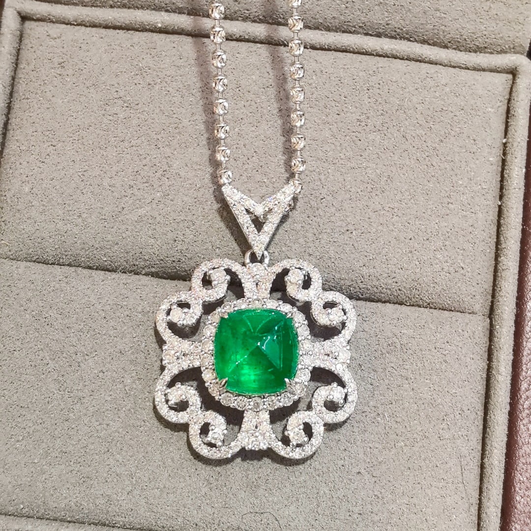 14k Gold 4.06 Ctw Vivid Green Natural Emerald & Diamond Necklace: Ref:230998406 // gold content:14k gold // main gemstone:emerald // shape:suger-loaf // carat weight:2. 98ct // color:vivid green // treatment:natural // // adjacent gemstone 2 : diamond // shape:round
