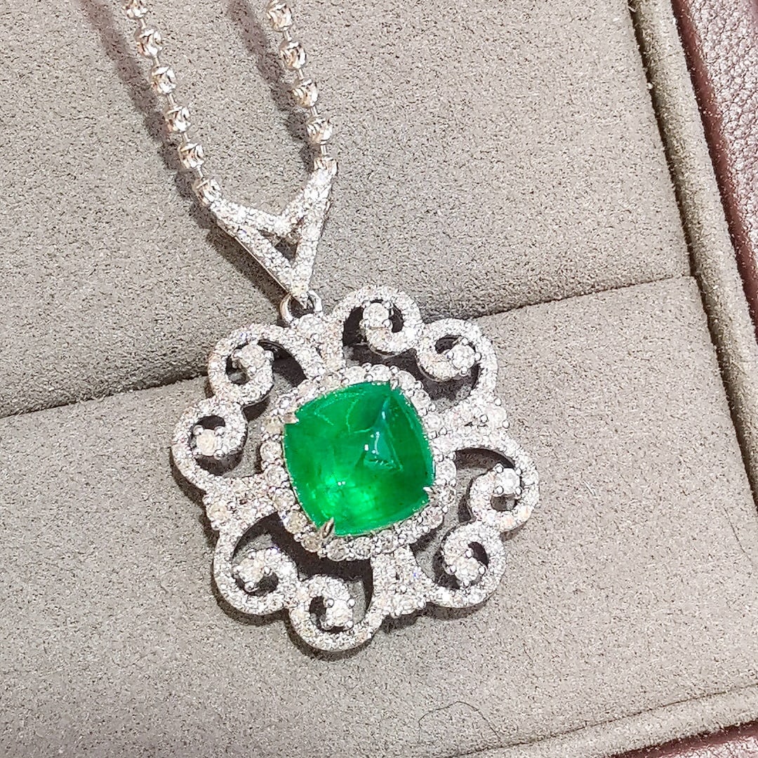 14k Gold 4.06 Ctw Vivid Green Natural Emerald & Diamond Necklace - 5