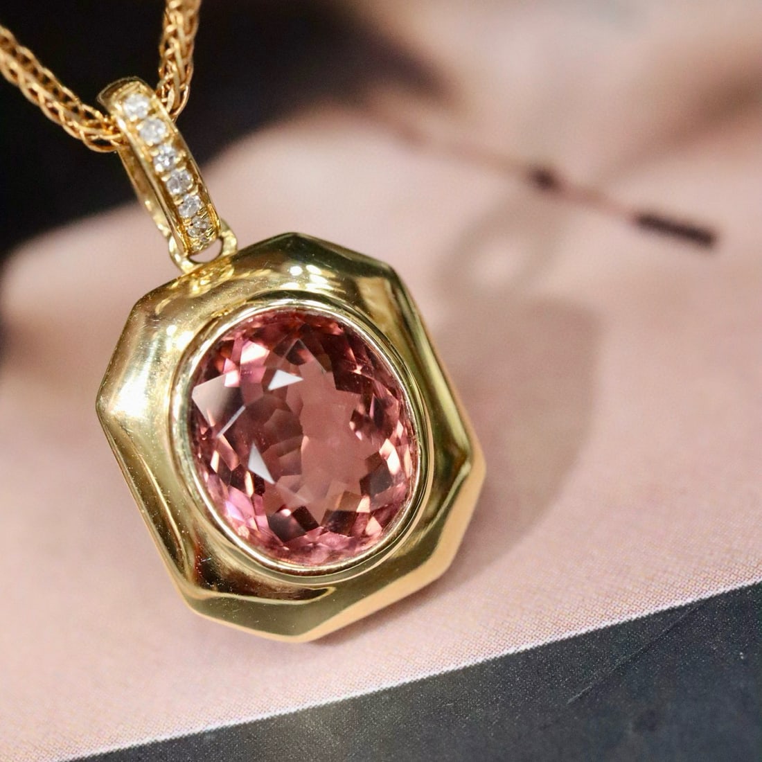 14k Gold 2.51 Ctw Natural Tourmaline & Diamond Pendant( Without Chain ): Ref:230998416 // gold content:14k gold // main gemstone:tourmaline // shape:oval // carat weight:2. 48ct // color:pink // treatment:natural // // adjacent gemstone 2 : diamond // shape:round // carat