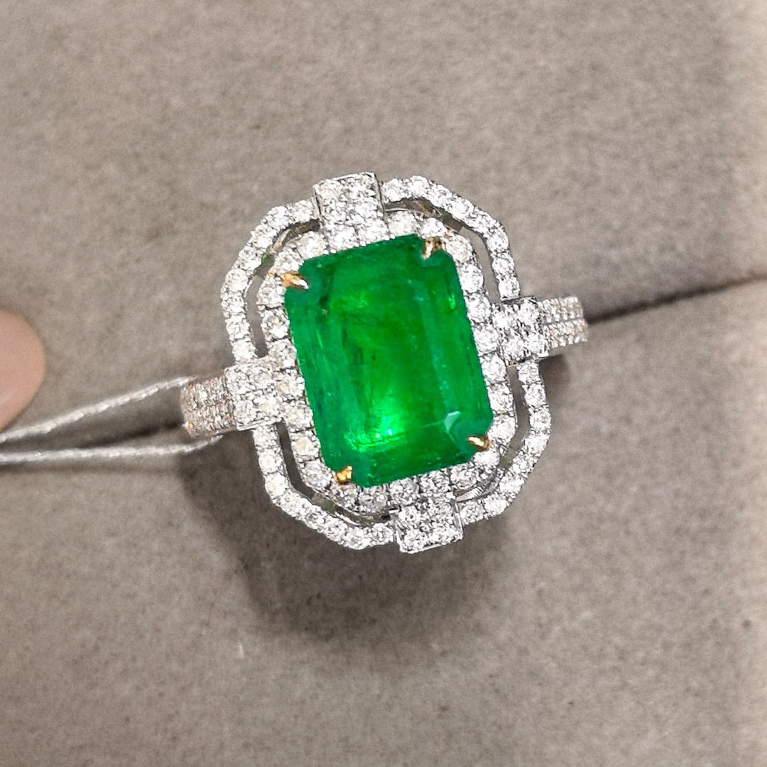 14k Gold 3.81 Ctw Vivid Green Natural Emerald & Diamond Ring: Ref:230998405 // gold content:14k gold // ring size:7. 25us // // main gemstone:emerald // shape:octagonal // carat weight:3. 06ct // color:vivid green // treatment:natural // // adjacent gemstone 2