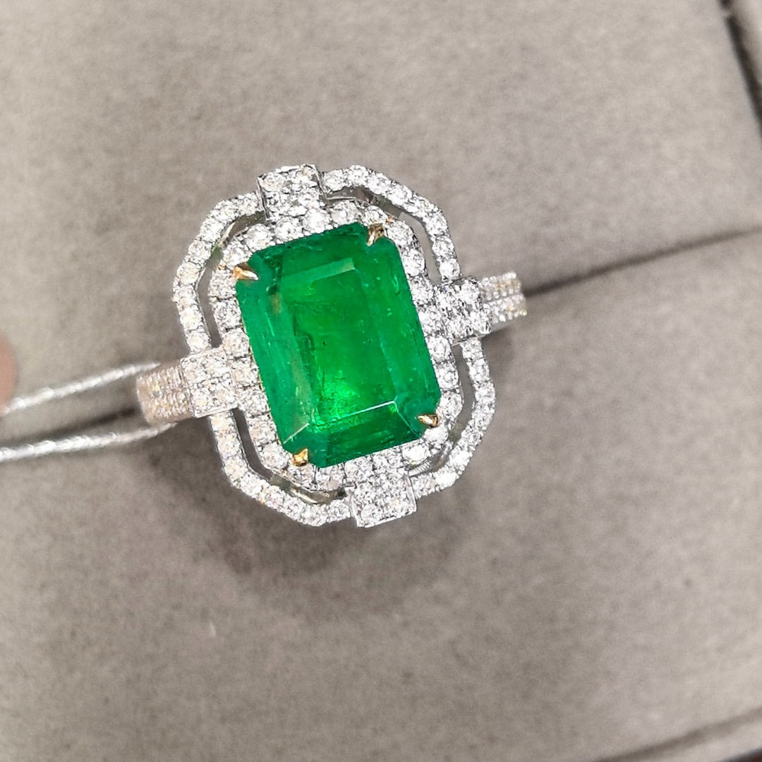 14k Gold 3.81 Ctw Vivid Green Natural Emerald & Diamond Ring - 2