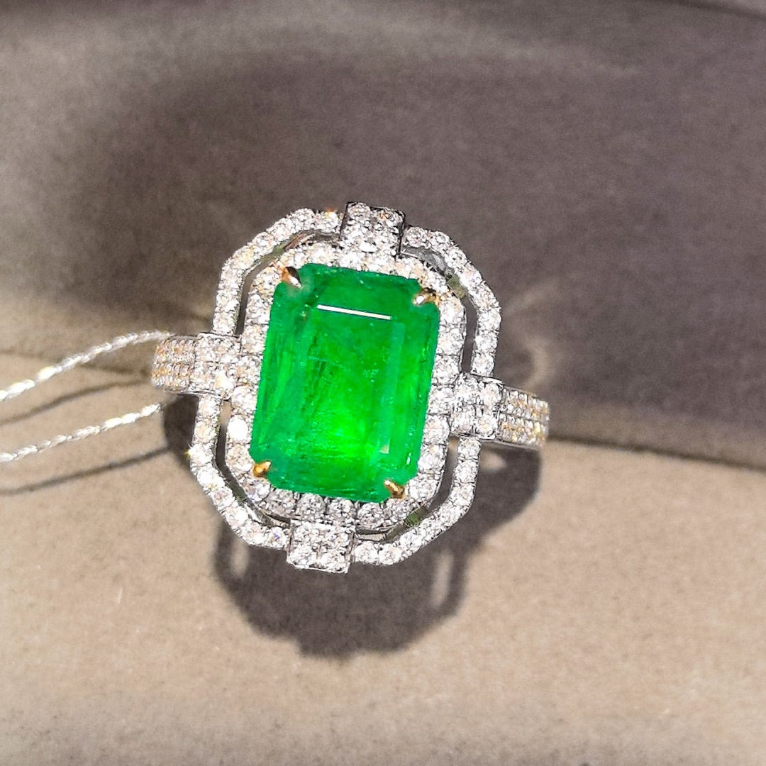 14k Gold 3.81 Ctw Vivid Green Natural Emerald & Diamond Ring - 3