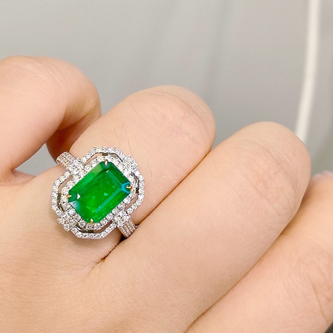 14k Gold 3.81 Ctw Vivid Green Natural Emerald & Diamond Ring - 4