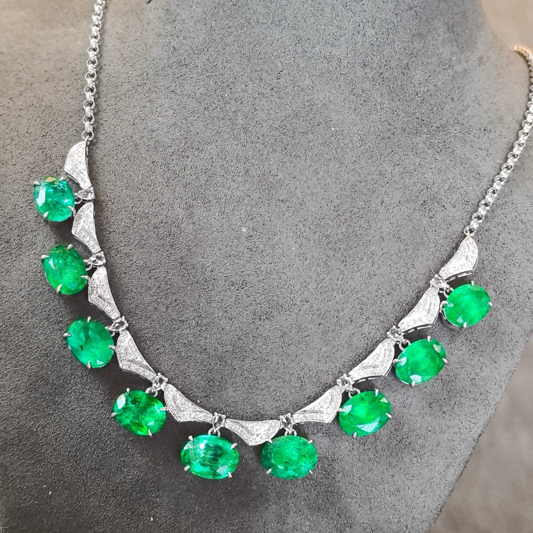 14k Gold 11.30 Ctw Vivid Green Natural Emerald & Diamond Necklace - 3