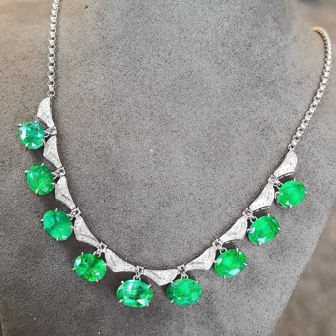 14k Gold 11.30 Ctw Vivid Green Natural Emerald & Diamond Necklace - 5