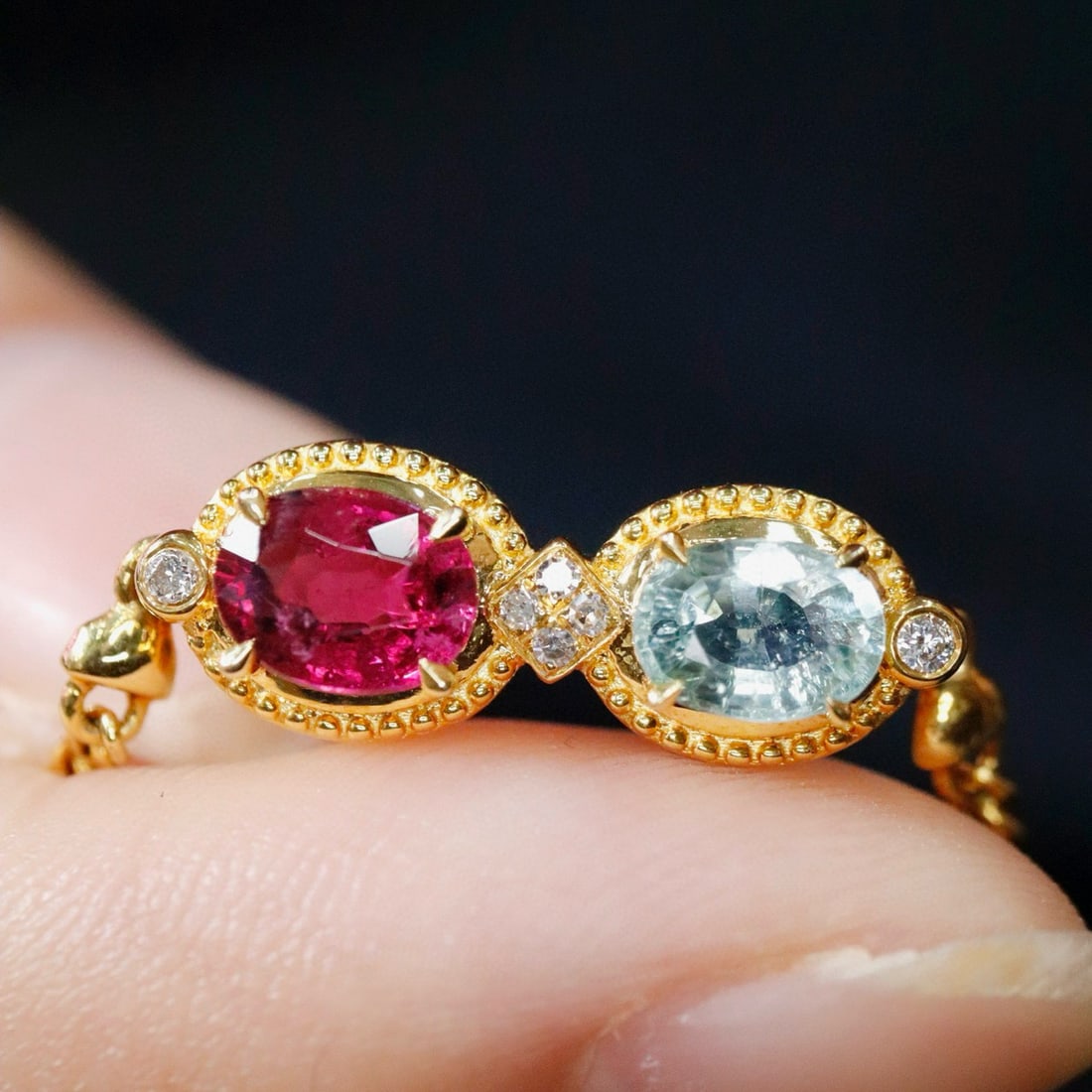 14k Gold 1.20 Ctw Natural Tourmaline & Aquamarine Bracelet: Ref:230998419 // gold content:14k gold // main gemstone:tourmaline // shape:oval // carat weight:0. 65ct // color:red // treatment:natural // // adjacent gemstone 2 : aquamarine // shape:oval //