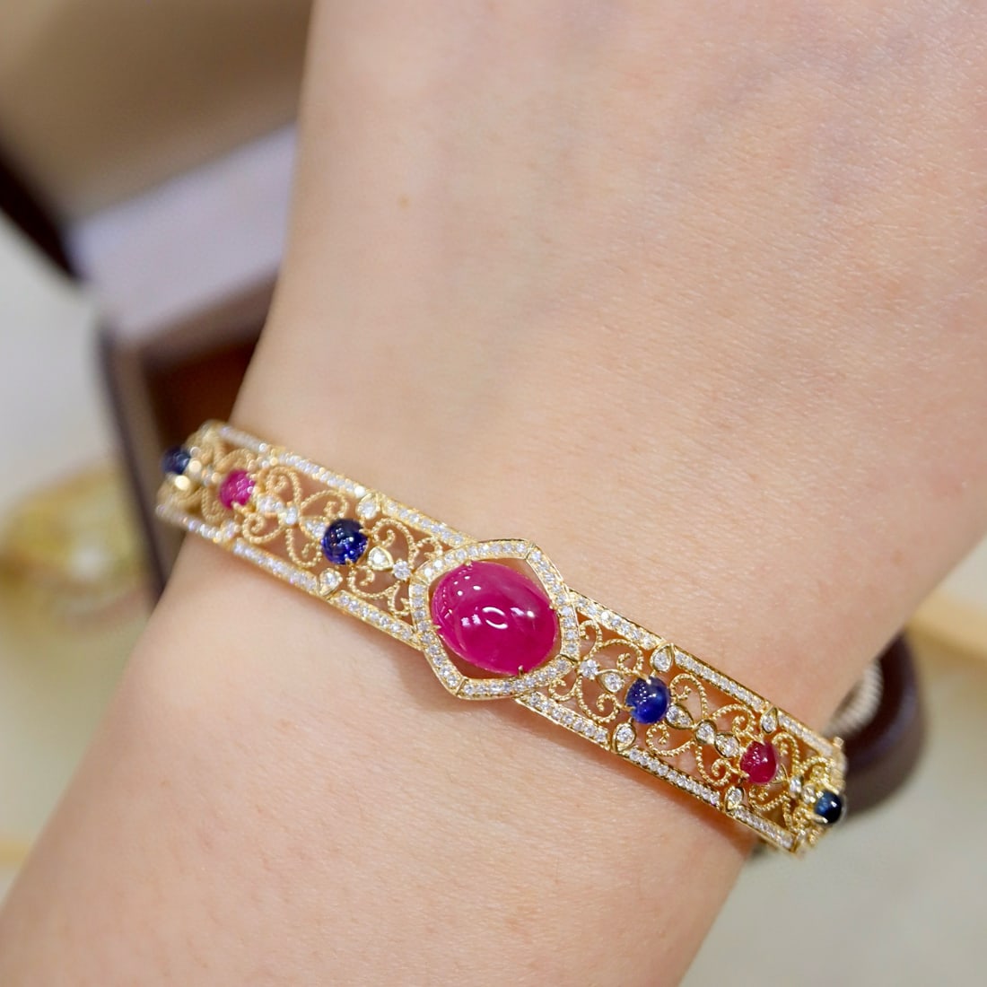 14k Gold 6.00 Ctw Natural Ruby & Diamond Bangle - 7