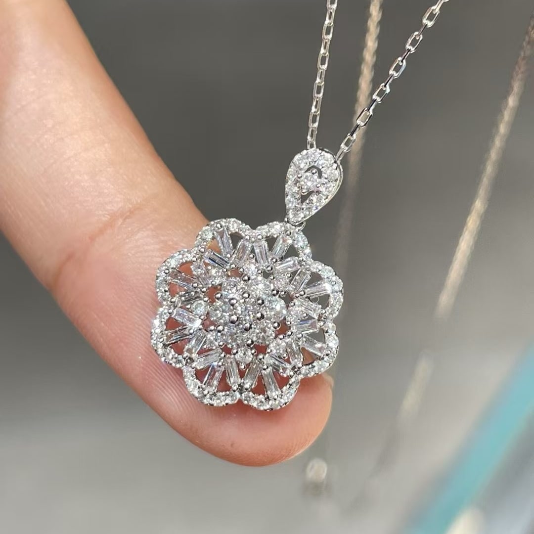 14k Gold 0.60 Ct Natural H Diamond Pendant( Without Chain ): Ref:230998423 // gold content:14k gold // main gemstone:diamond // shape:multiply // carat weight:0. 60ct // clarity grade:vs-si // color:h // treatment:natural // Low Estimate: 2400 Condition: New