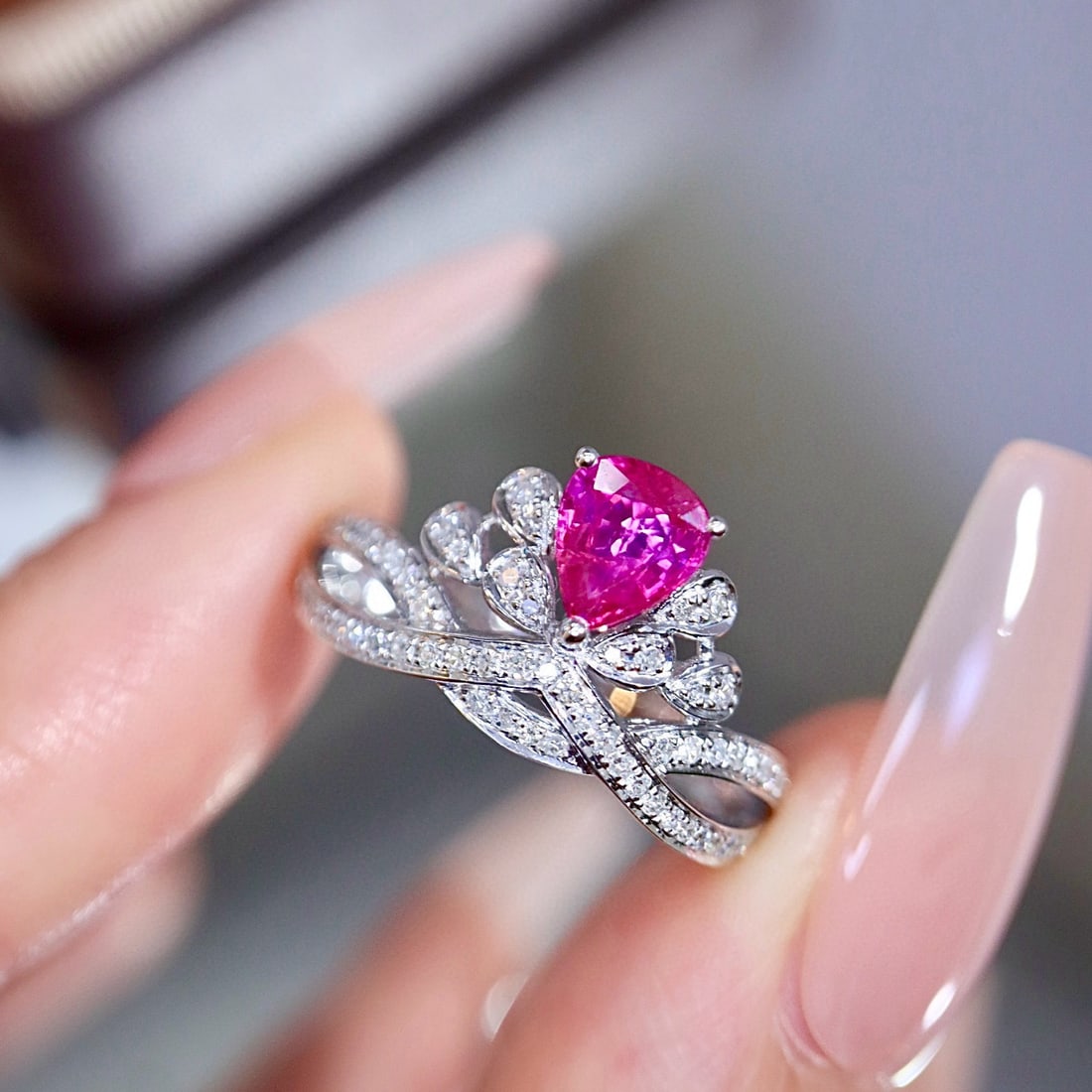 14k Gold 0.91 Ctw Natural Ruby & Diamond Ring: Ref:230998413 // gold content:14k gold // ring size:7. 25us // // main gemstone:ruby // shape:pear // carat weight:0. 70ct // color:red // treatment:natural // // adjacent gemstone 2 : diamond //