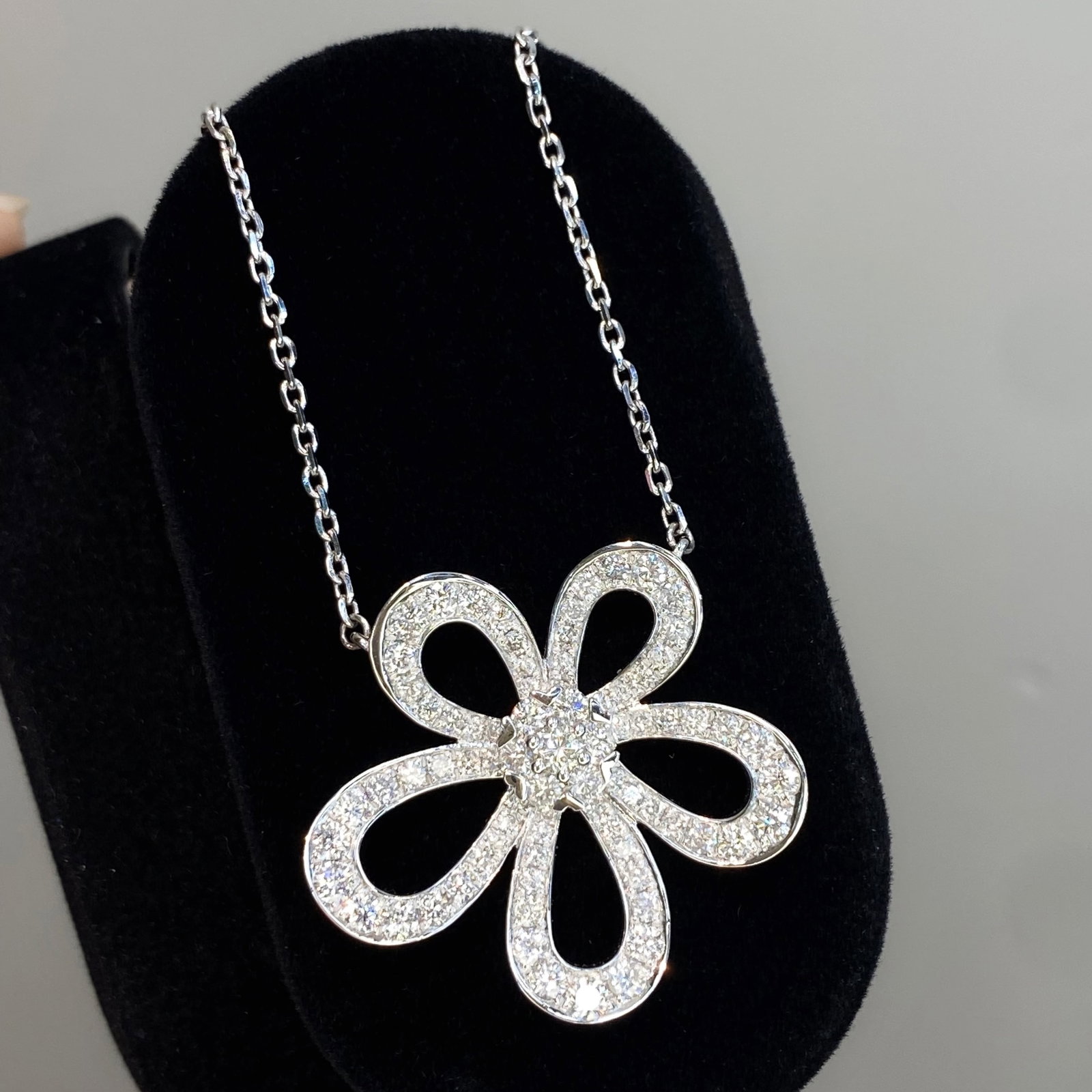 14k Gold 1.95 Ct Natural H Diamond Necklace: Ref:230998422 // gold content:14k gold // main gemstone:diamond // shape:round // carat weight:1. 95ct // clarity grade:vs-si // color:h // treatment:natural // cut grade:g // Condition: New High