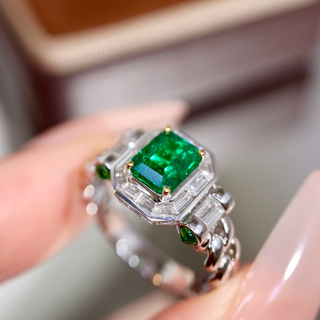 14k Gold 1.66 Ctw Vivid Green Natural Emerald & Diamond Ring - 2