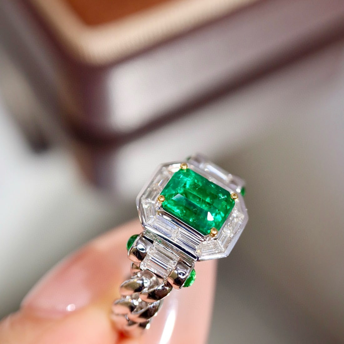 14k Gold 1.66 Ctw Vivid Green Natural Emerald & Diamond Ring - 4