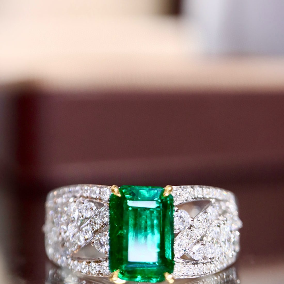 14k Gold 1.50 Ctw Vivid Green Natural Emerald & Diamond Ring - 5