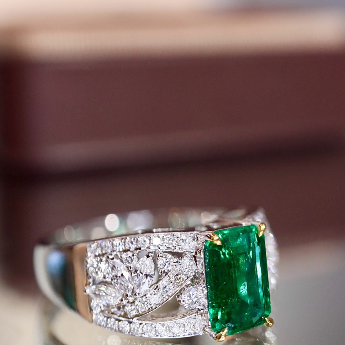 14k Gold 1.50 Ctw Vivid Green Natural Emerald & Diamond Ring - 6