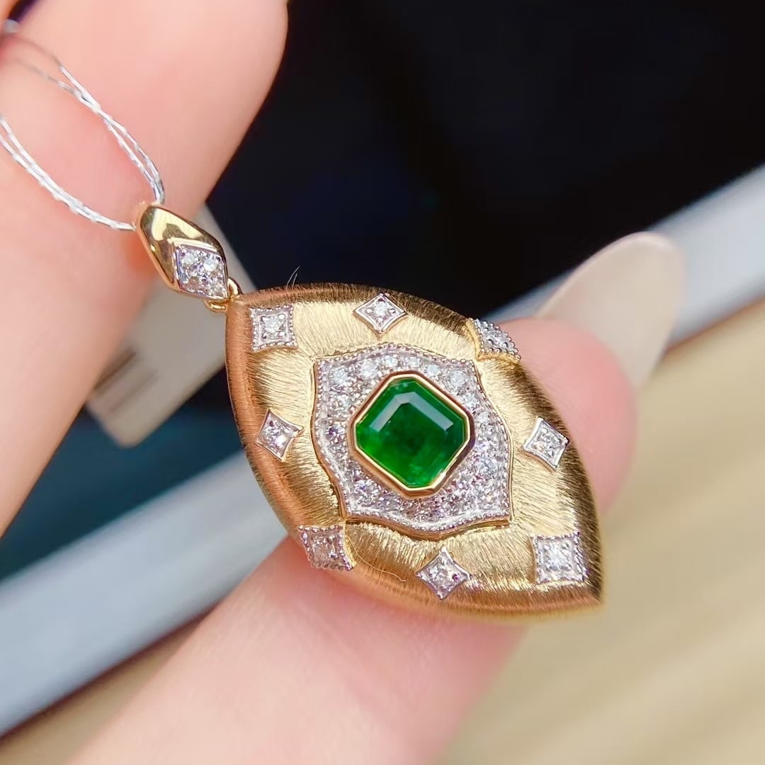 14k Gold 0.84 Ctw Vivid Green Natural Emerald & Diamond Pendant( Without Chain ) - 2