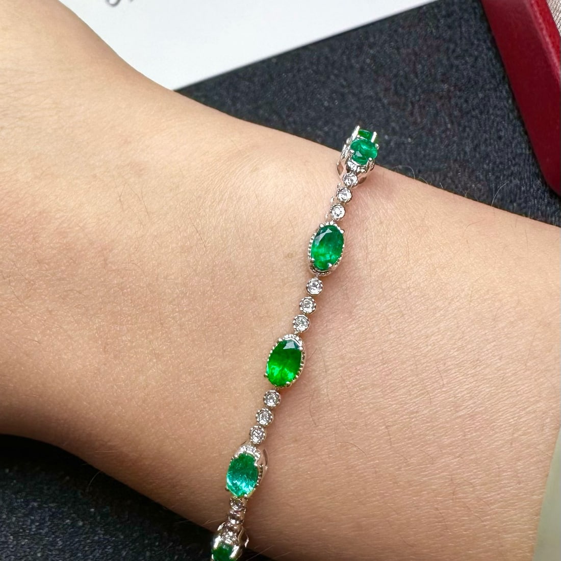 14k Gold 2.32 Ct Vivid Green Natural Emerald & Diamond Bracelet - 4