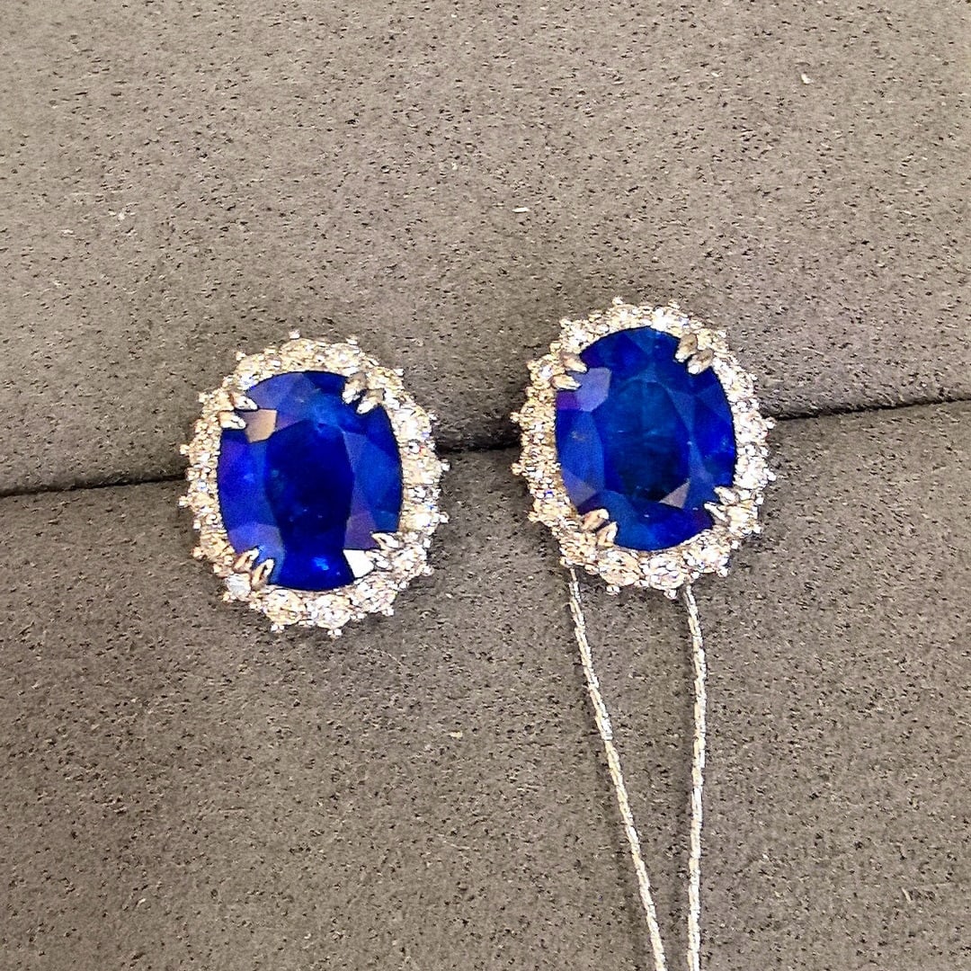 14k Gold 5.73 Ctw Natural Sapphire & Diamond Earrings: Ref:230998445 // gold content:14k gold // main gemstone:sapphire // shape:oval // carat weight:5. 09ct // color:royal blue // treatment:natural // // adjacent gemstone 2 : diamond // shape:round //