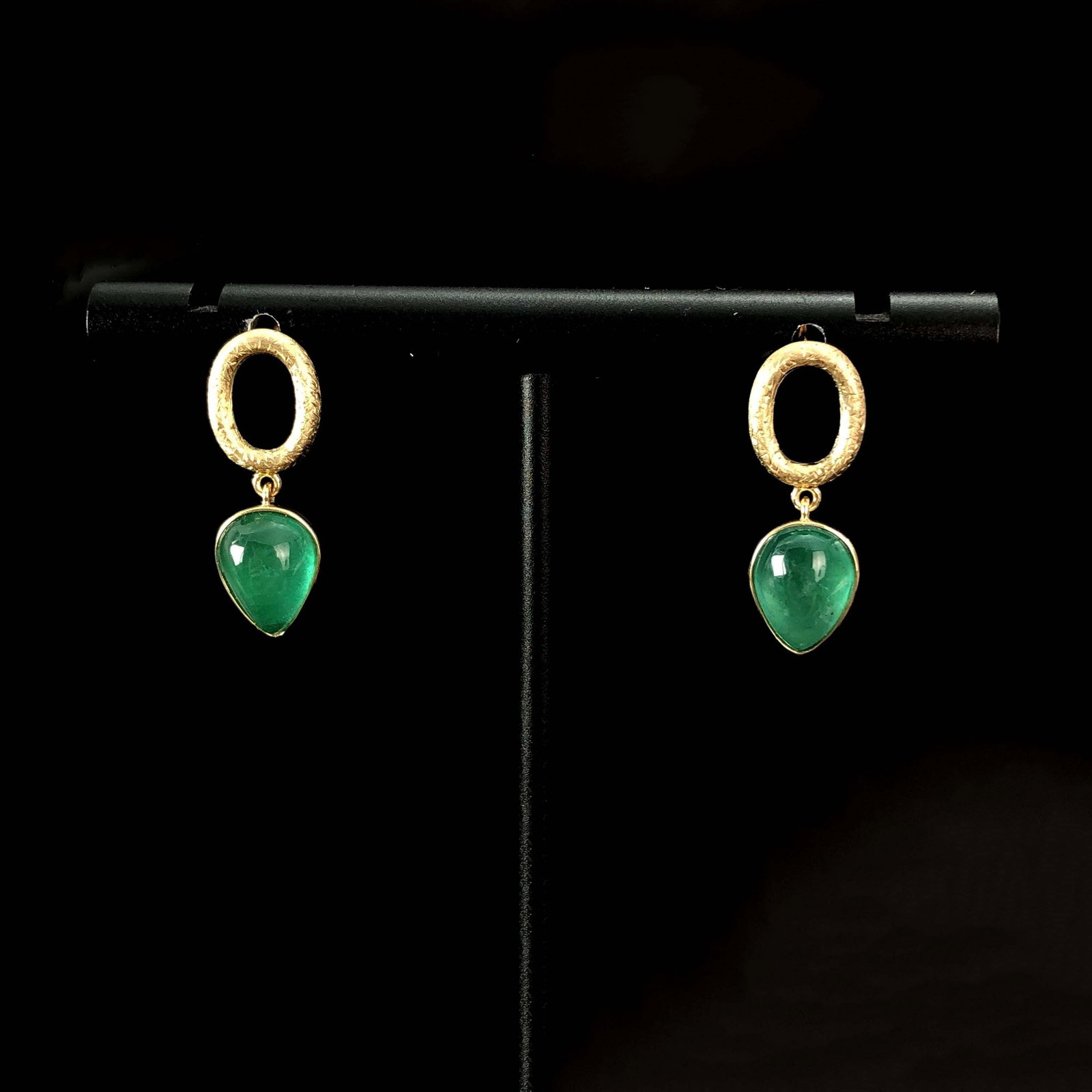 14k Gold 2.67 Ct Vivid Green Natural Emerald Earrings: Ref:230999004 // gold content:14k gold // main gemstone:emerald // shape:pear // carat weight:2. 67ct // color:vivid green // treatment:natural // Condition: New Low Estimate: 2400.00 High Estimate: